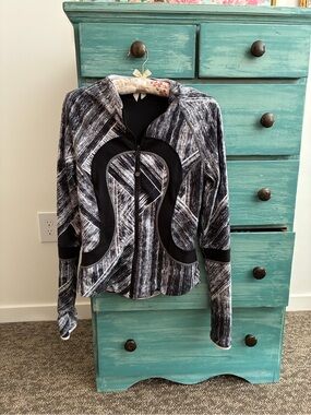 lululemon athletica Black & Gray Patterned Zip Align Hoodie